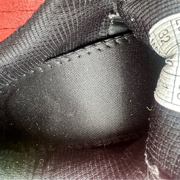 Boys indoor soccer cleats - Picture 4 of 4